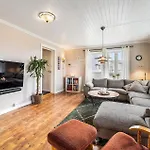 Cozy In With Kitchen * Vanse