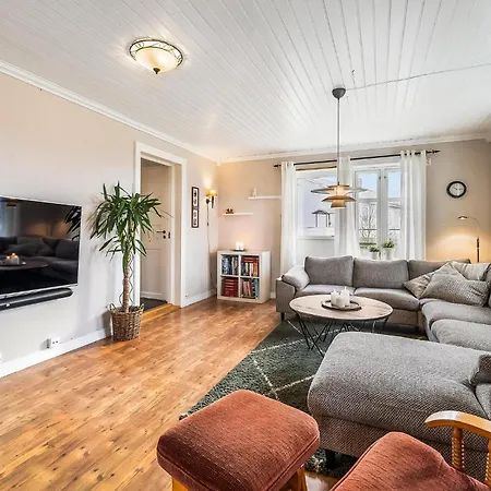 Cozy In With Kitchen * Vanse